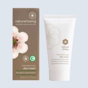 0003071 manuka honey day cream oily skin 50ml 360.jpeg
